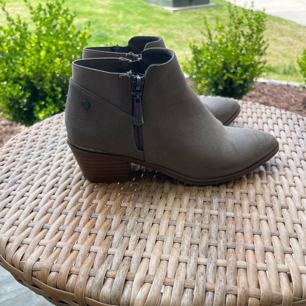 Suede taupe colored booties size 6.5